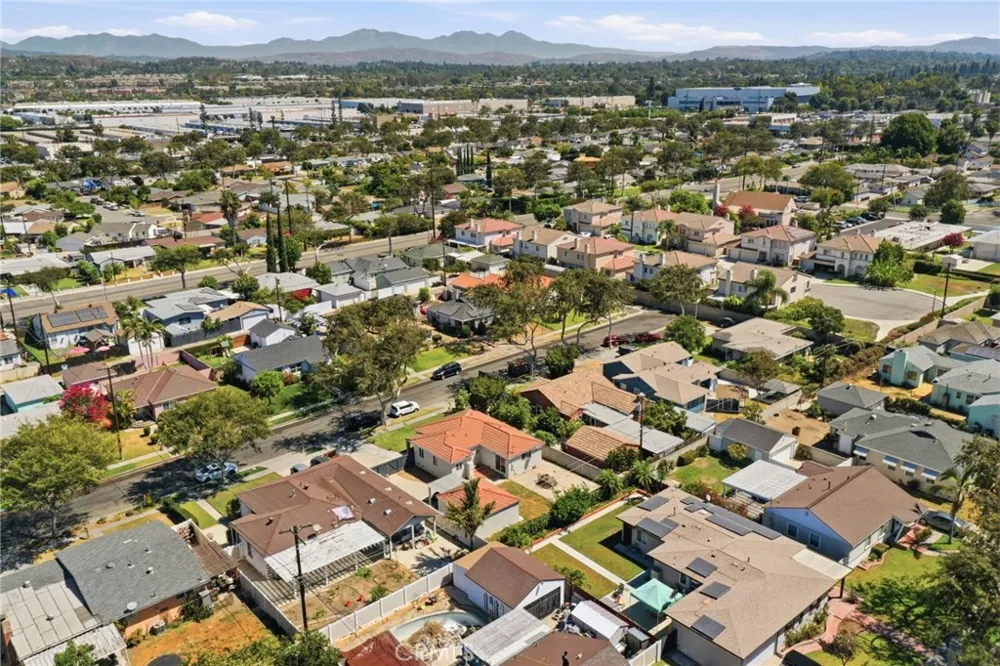 2114 W West Fullerton, CA 92833