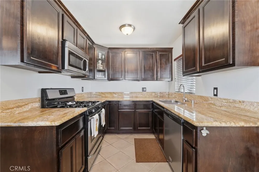 2114 W West Fullerton, CA 92833