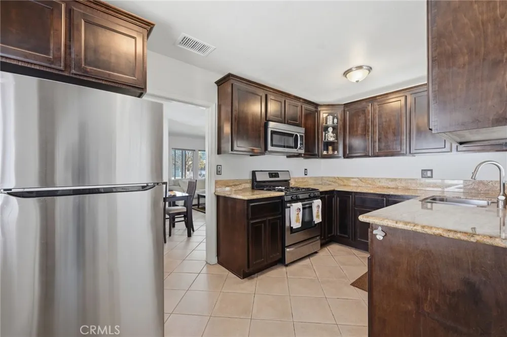 2114 W West Fullerton, CA 92833