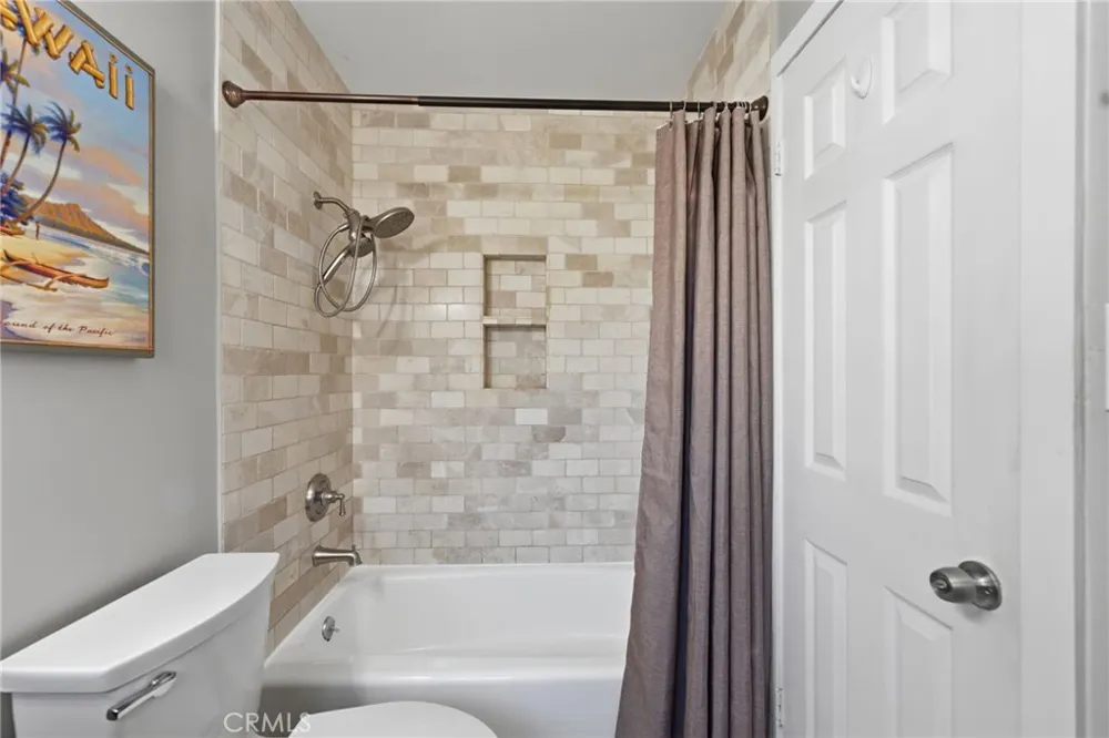 2114 W West Fullerton, CA 92833