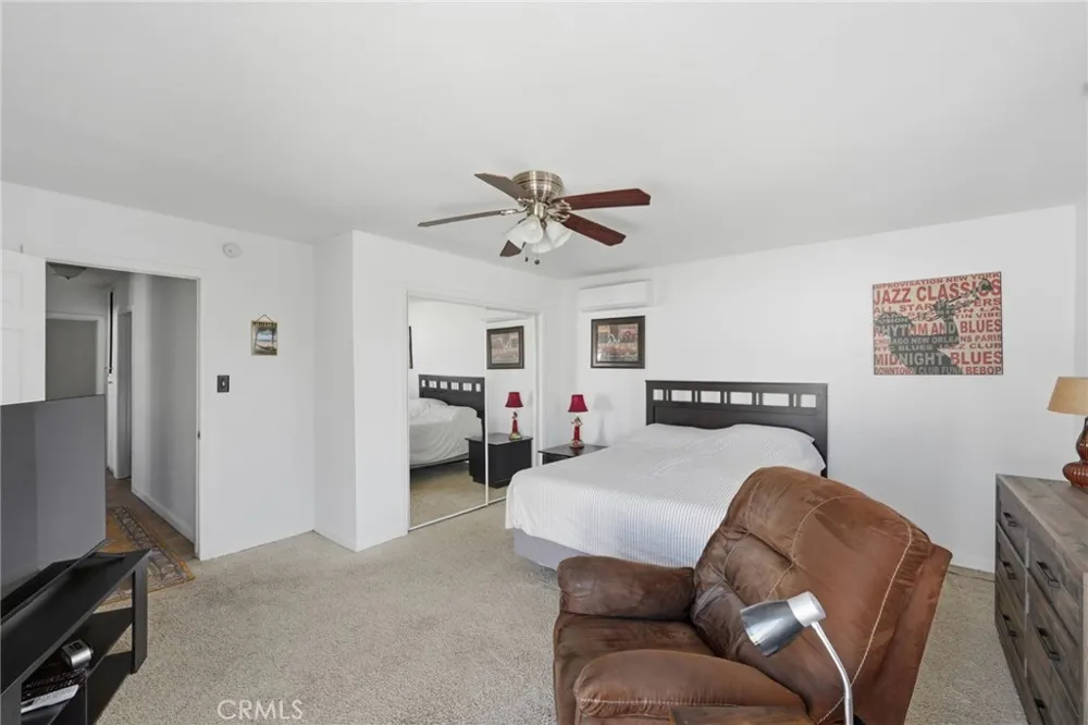 2114 W West Fullerton, CA 92833