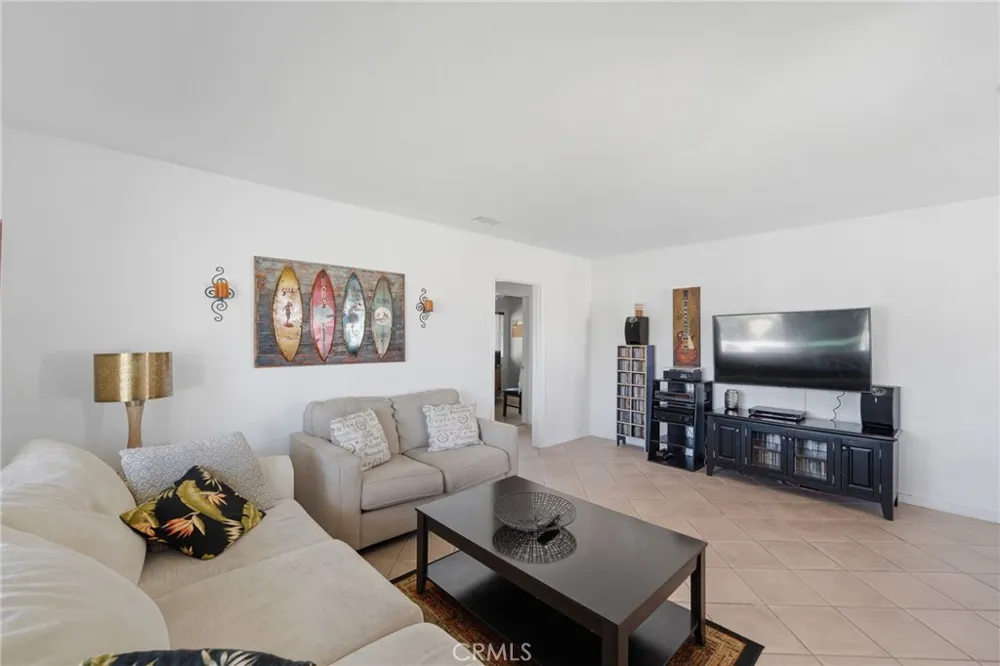 2114 W West Fullerton, CA 92833