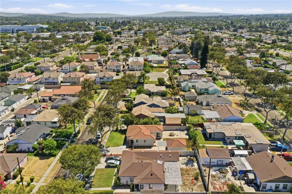 2114 W West Fullerton, CA 92833