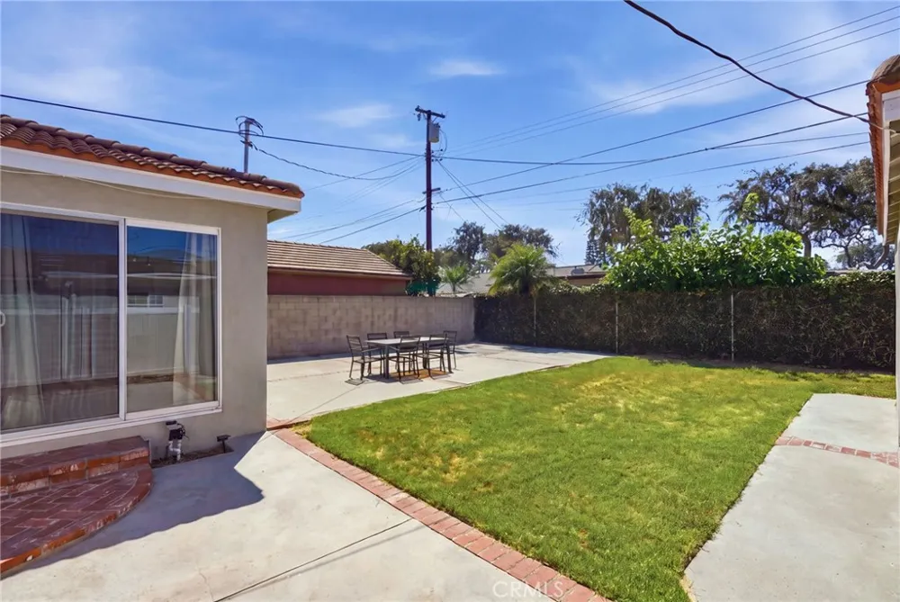 2114 W West Fullerton, CA 92833