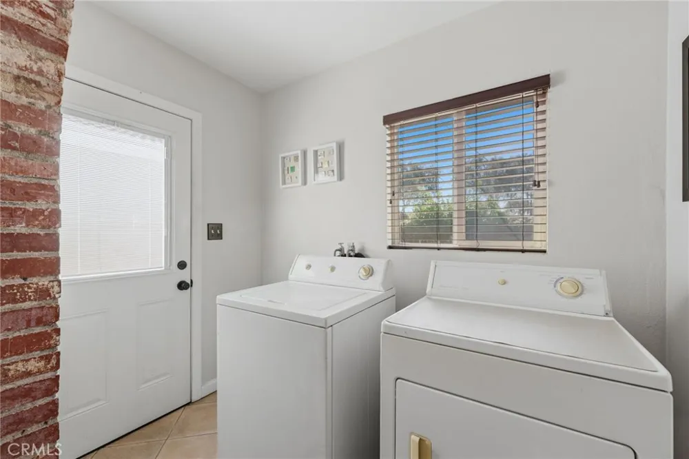 2114 W West Fullerton, CA 92833
