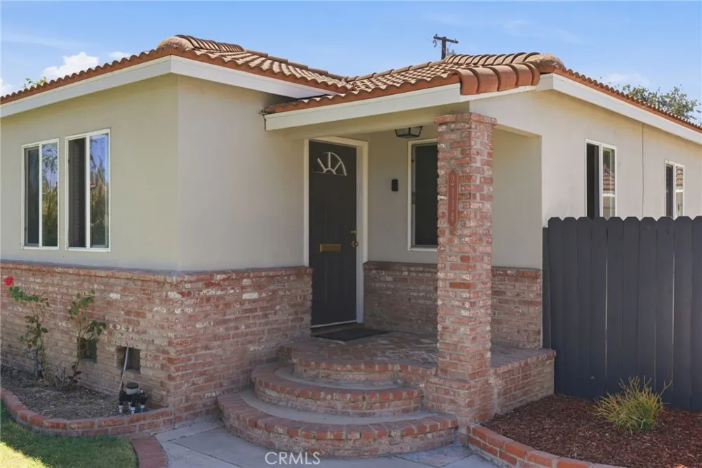 2114 W West Fullerton, CA 92833