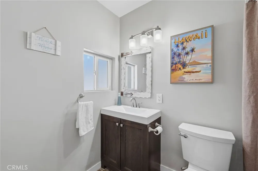 2114 W West Fullerton, CA 92833