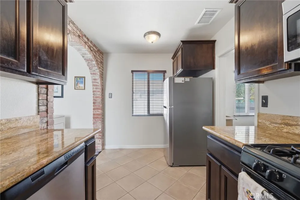 2114 W West Fullerton, CA 92833