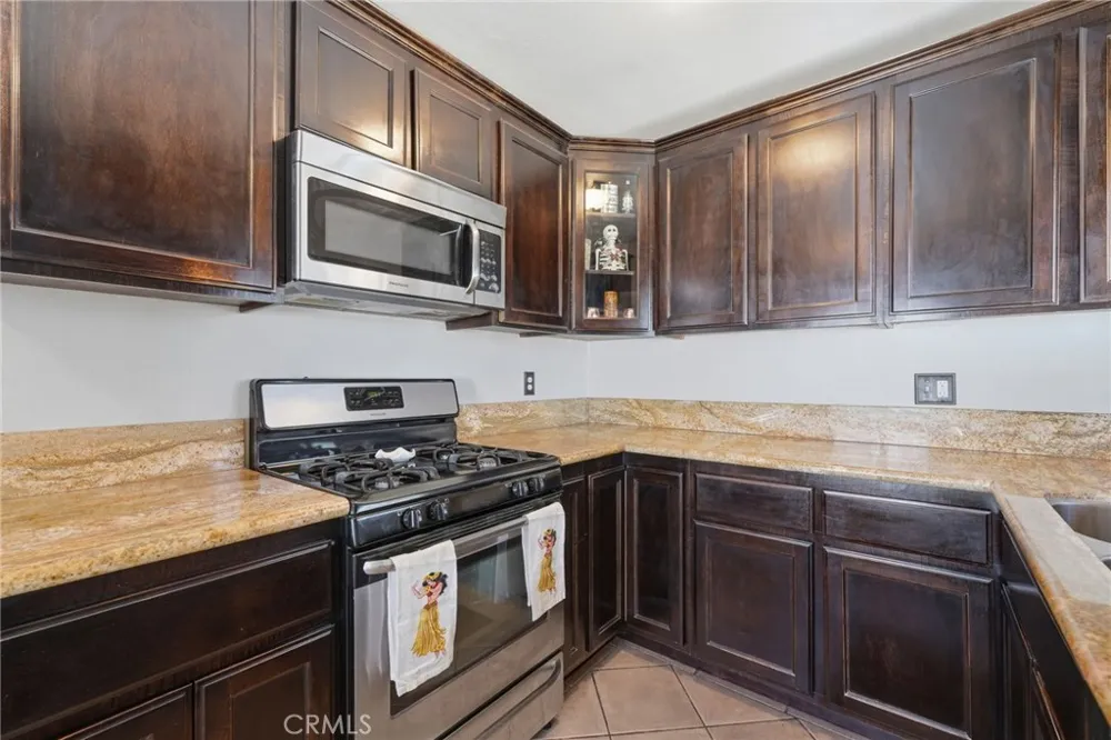 2114 W West Fullerton, CA 92833