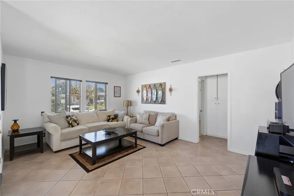2114 W West Fullerton, CA 92833