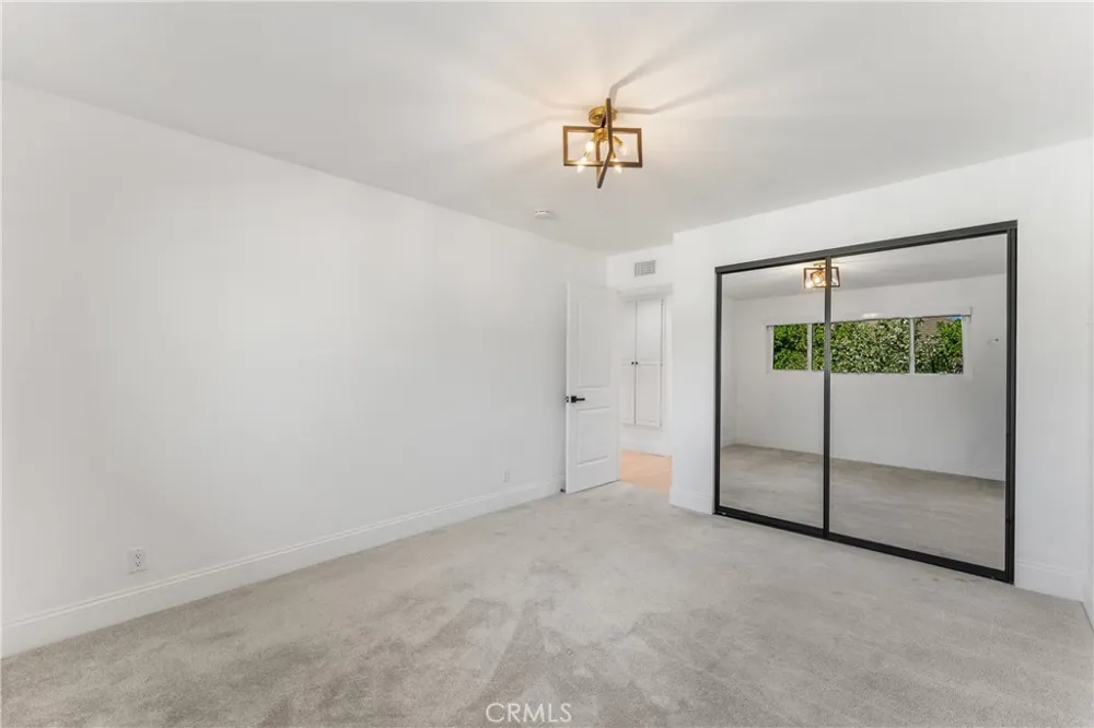 10960 Baton Rouge Northridge, CA 91326