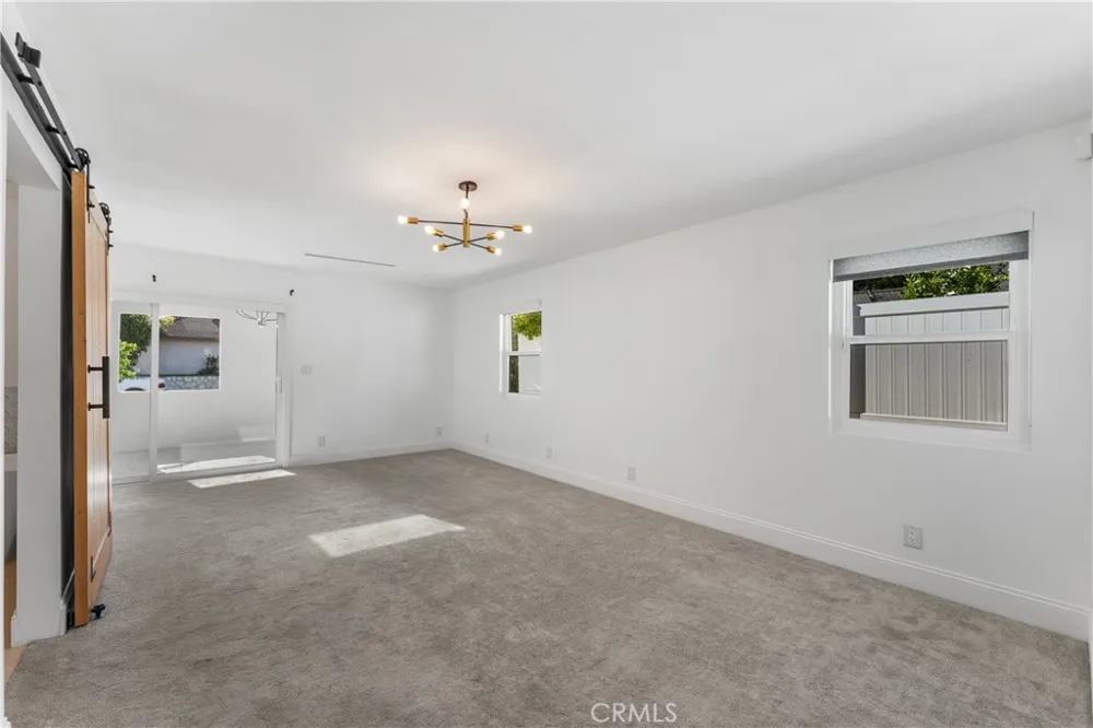 10960 Baton Rouge Northridge, CA 91326