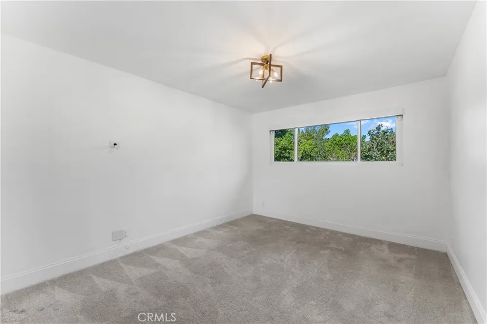 10960 Baton Rouge Northridge, CA 91326