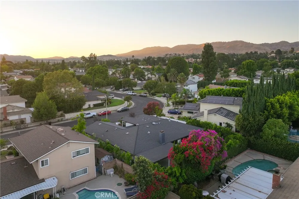 10960 Baton Rouge Northridge, CA 91326