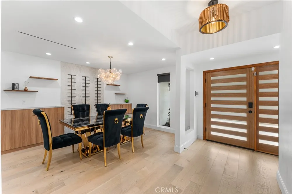 10960 Baton Rouge Northridge, CA 91326