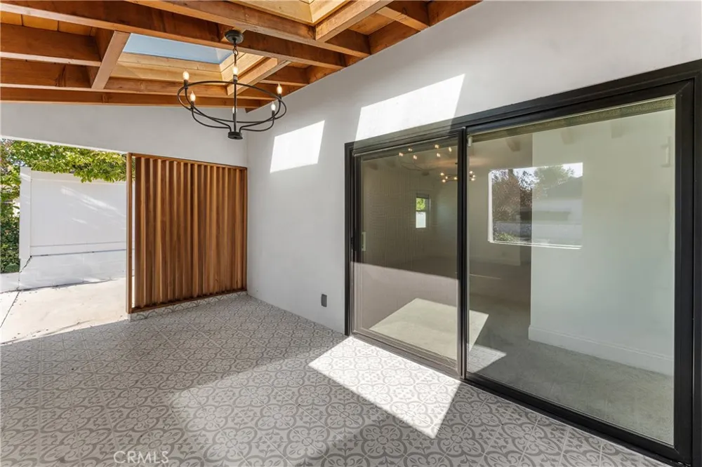 10960 Baton Rouge Northridge, CA 91326