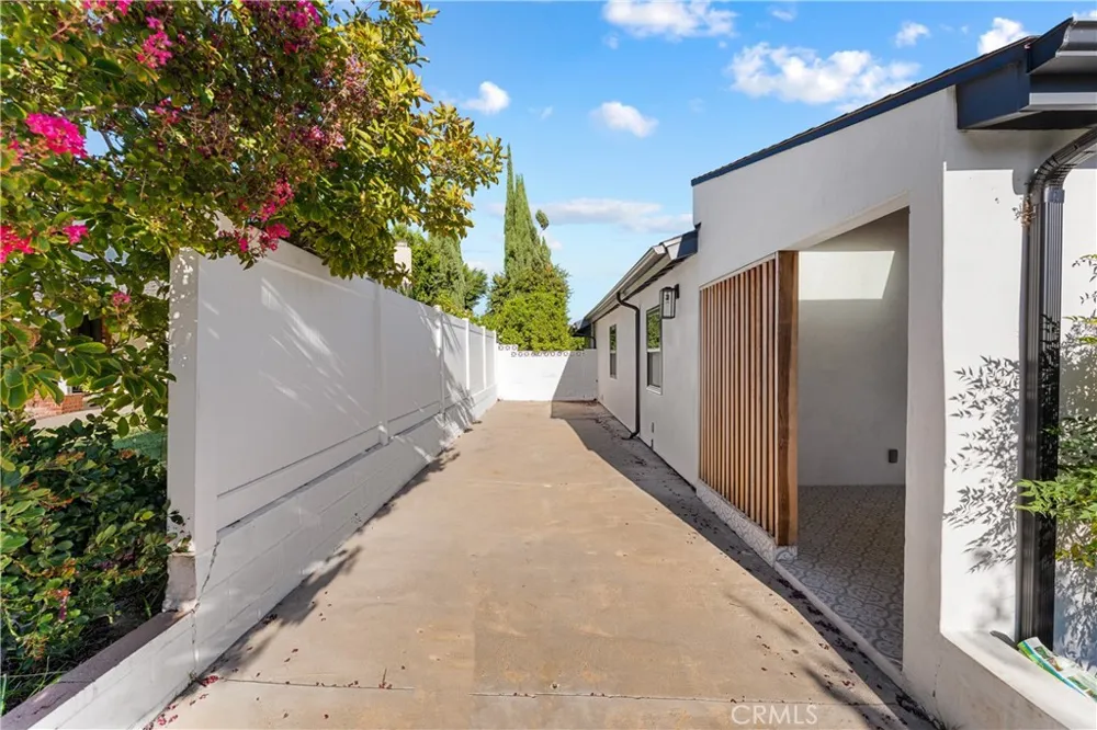 10960 Baton Rouge Northridge, CA 91326