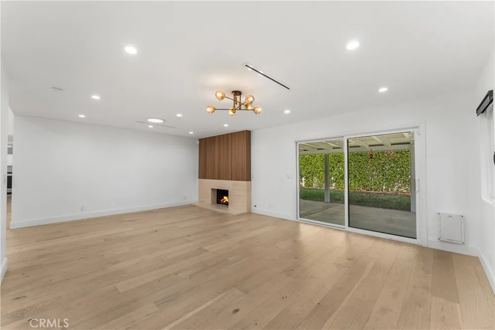 10960 Baton Rouge Northridge, CA 91326