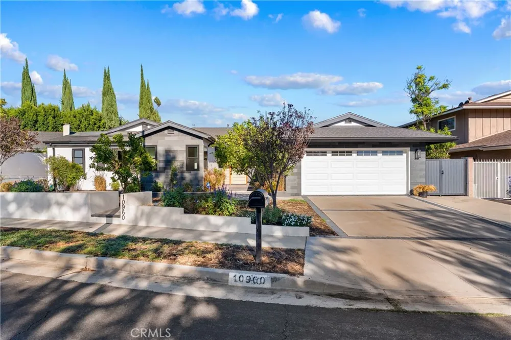 10960 Baton Rouge Northridge, CA 91326