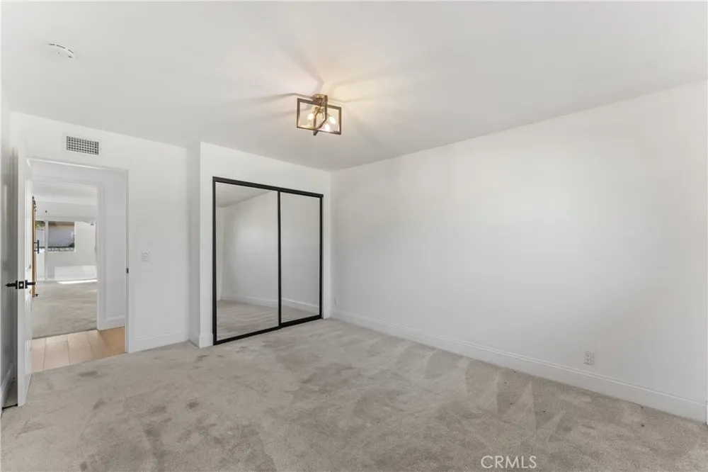 10960 Baton Rouge Northridge, CA 91326