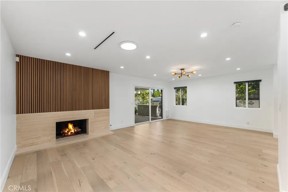 10960 Baton Rouge Northridge, CA 91326
