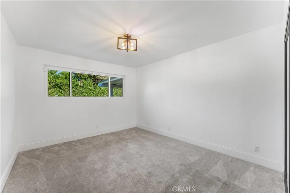 10960 Baton Rouge Northridge, CA 91326