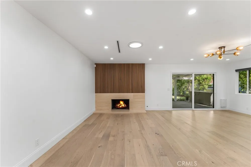 10960 Baton Rouge Northridge, CA 91326