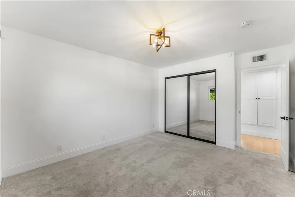 10960 Baton Rouge Northridge, CA 91326
