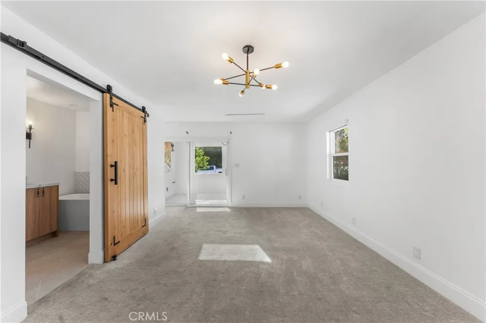 10960 Baton Rouge Northridge, CA 91326