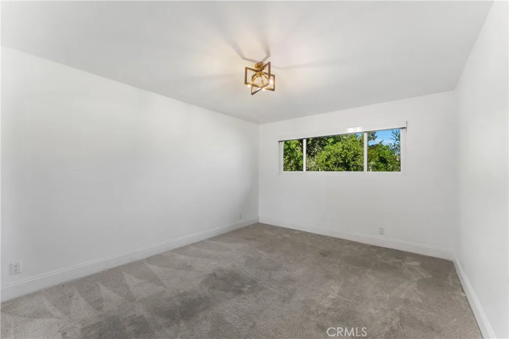 10960 Baton Rouge Northridge, CA 91326