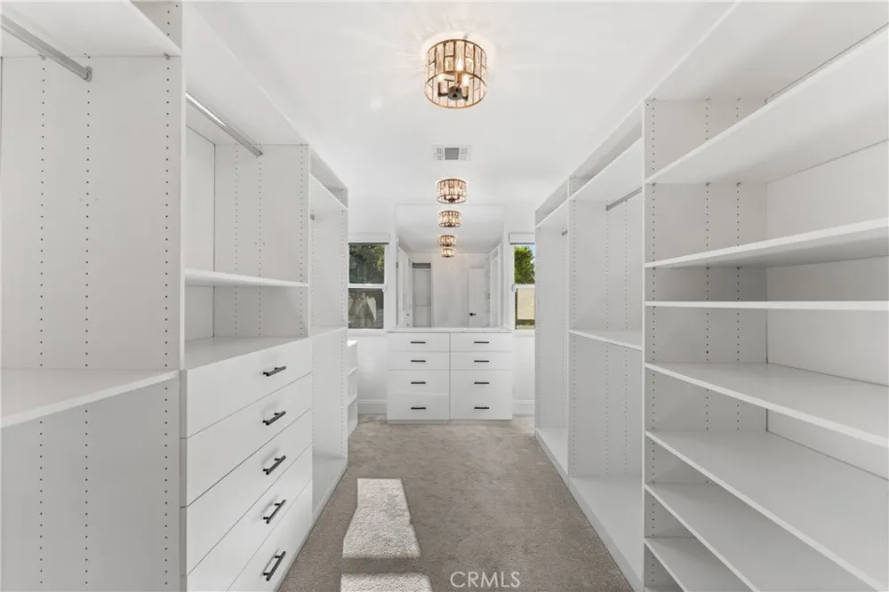 10960 Baton Rouge Northridge, CA 91326