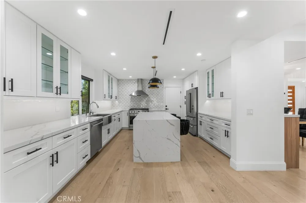 10960 Baton Rouge Northridge, CA 91326