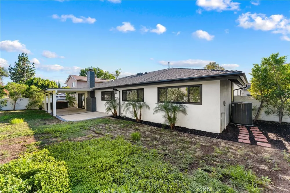 10960 Baton Rouge Northridge, CA 91326