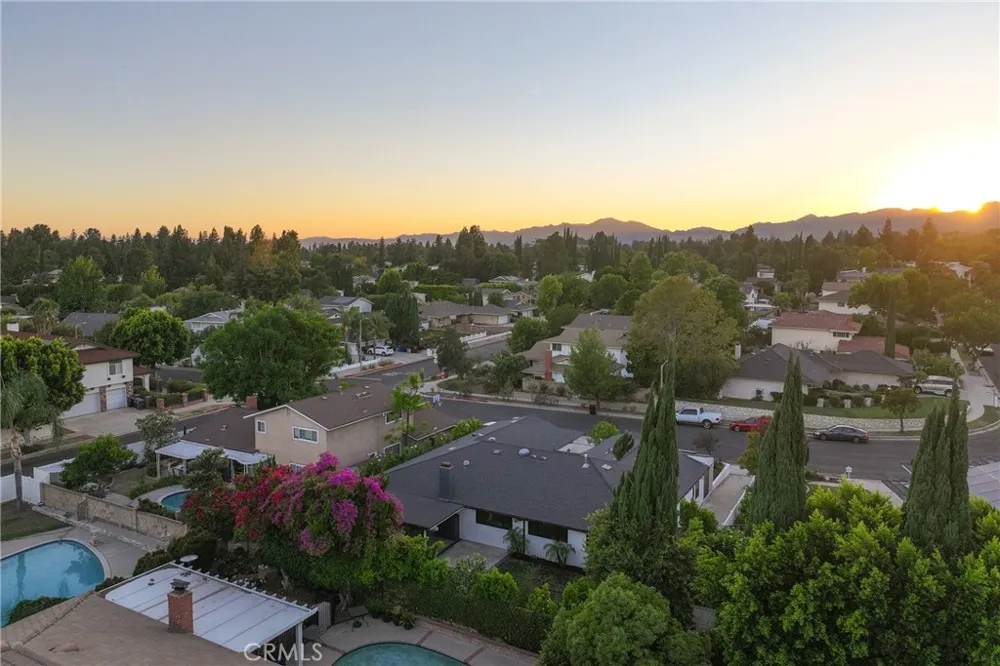 10960 Baton Rouge Northridge, CA 91326