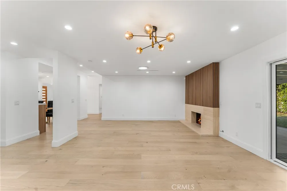 10960 Baton Rouge Northridge, CA 91326