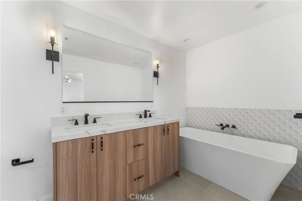 10960 Baton Rouge Northridge, CA 91326