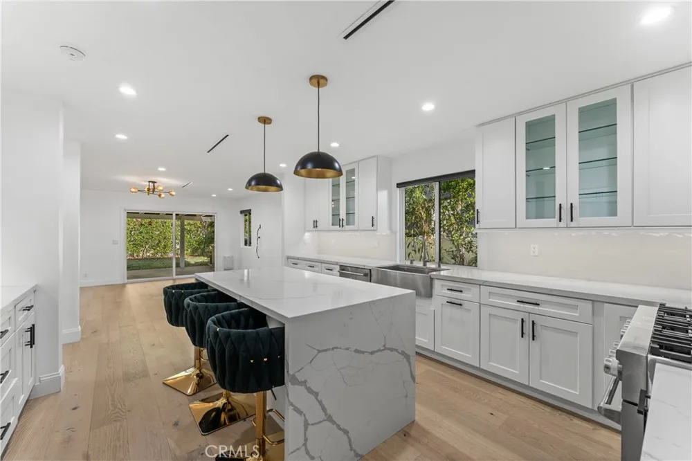 10960 Baton Rouge Northridge, CA 91326