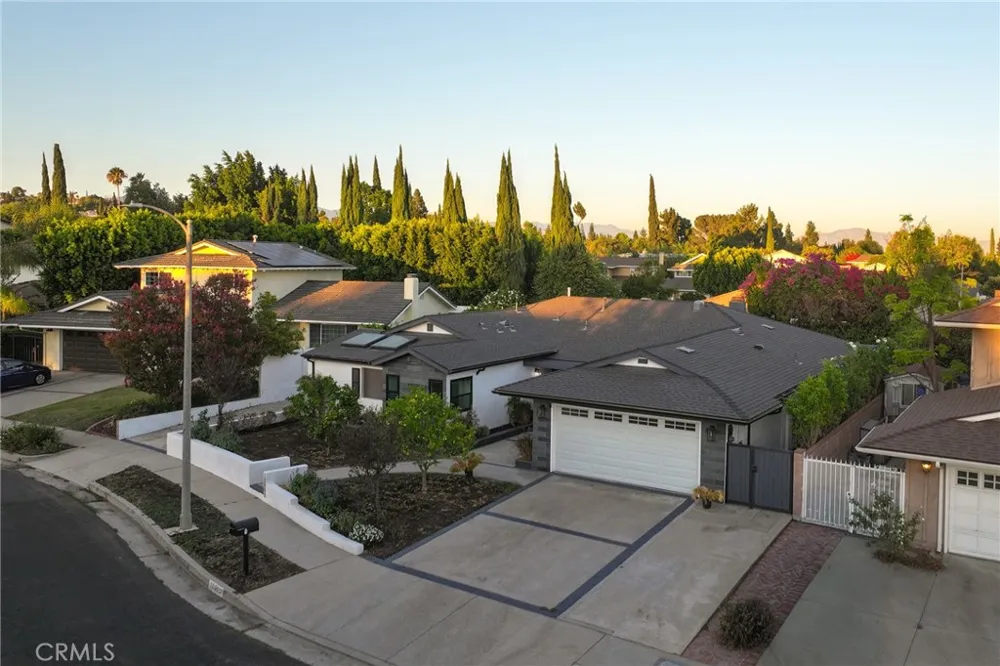 10960 Baton Rouge Northridge, CA 91326