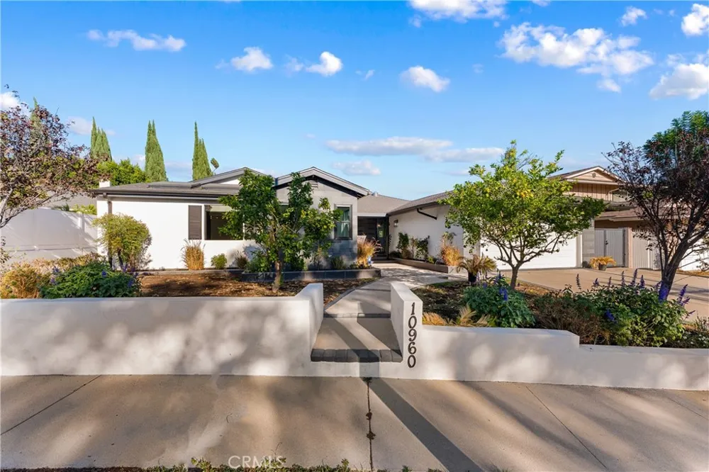 10960 Baton Rouge Northridge, CA 91326