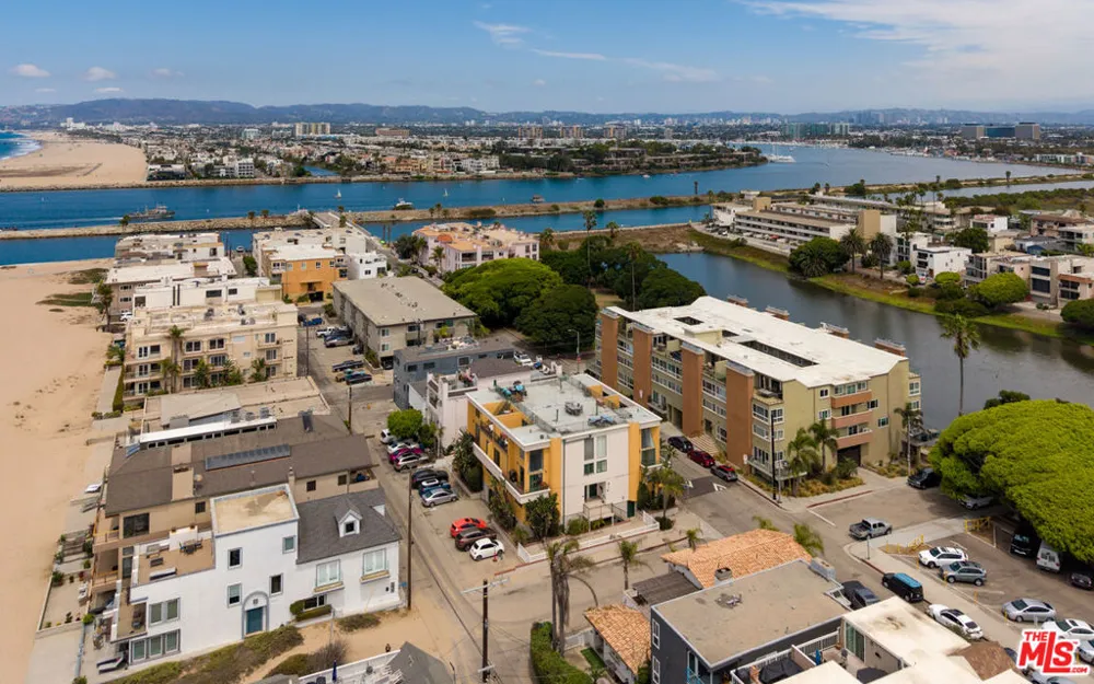 6419 Ocean Front Walk Playa del Rey, CA 90293