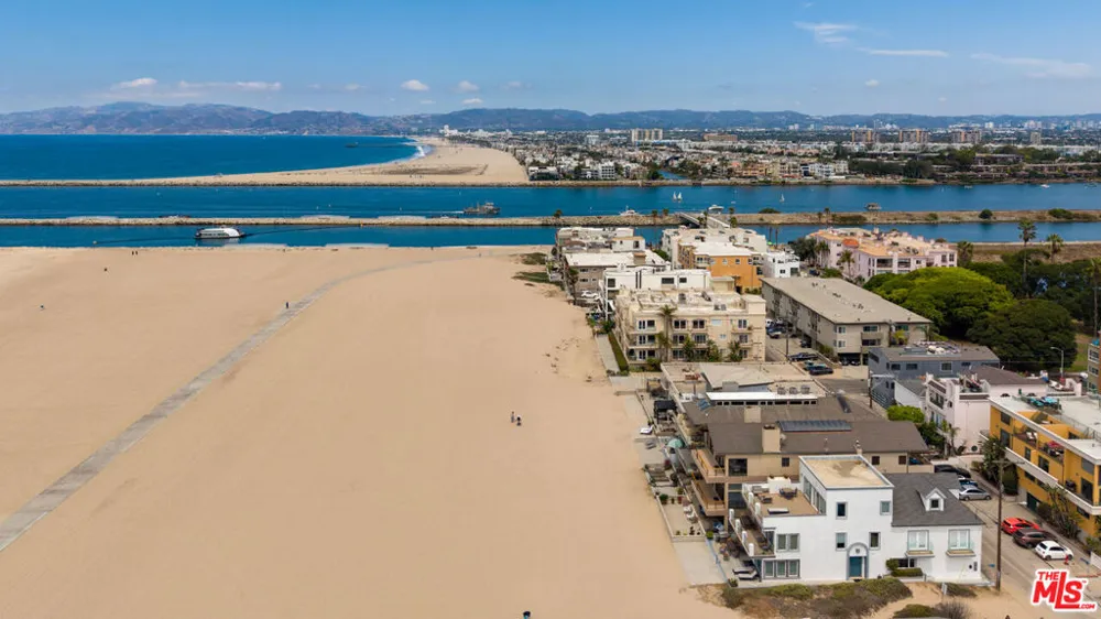 6419 Ocean Front Walk Playa del Rey, CA 90293