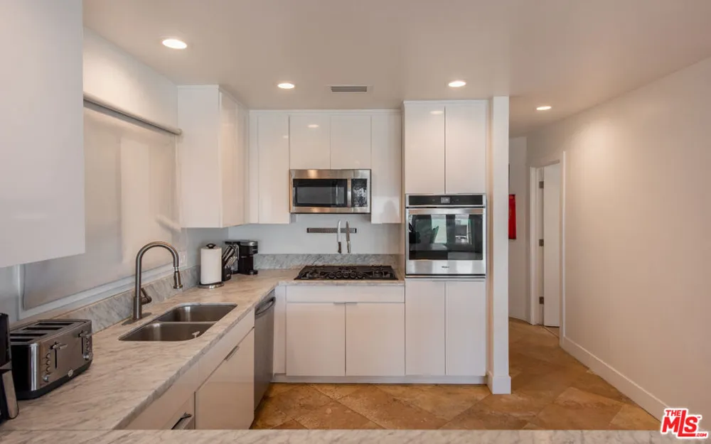 6419 Ocean Front Walk Playa del Rey, CA 90293