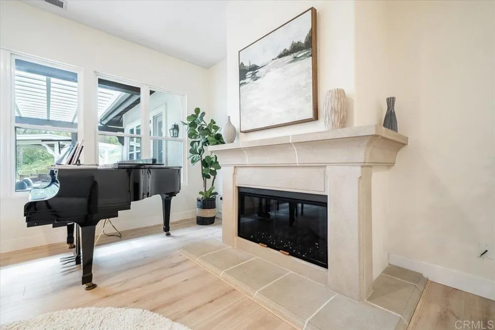 2507 Saffron Escondido, CA 92029