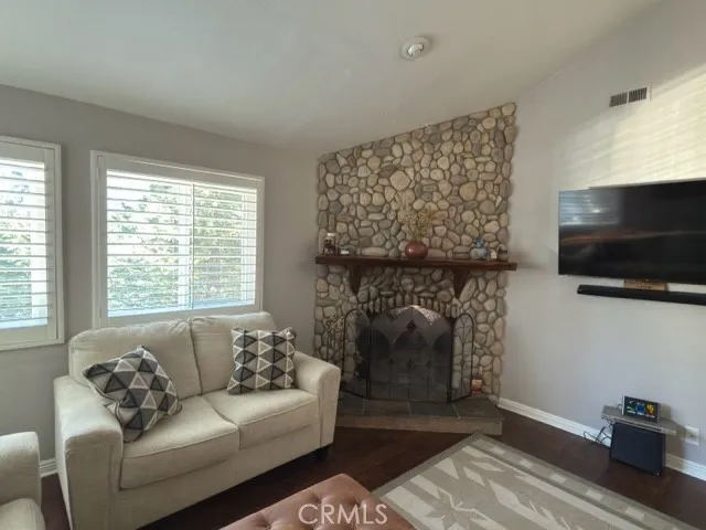 33519 Falling Leaf Drive Green Valley Lake, CA 92341