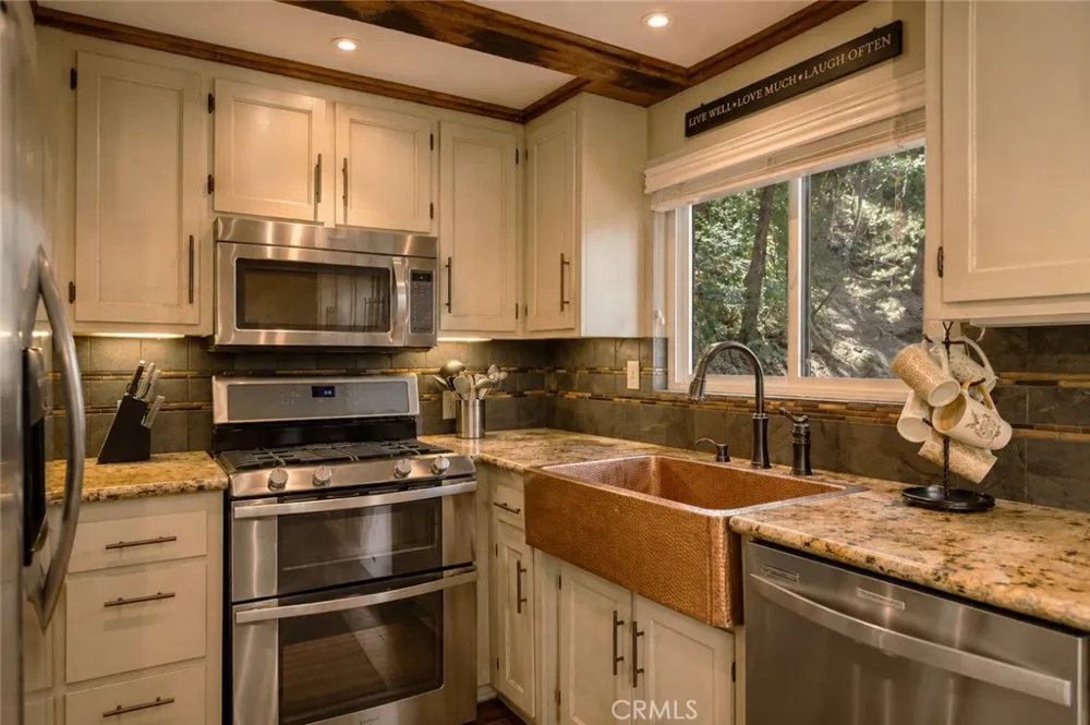 493 Pioneer Lake Arrowhead, CA 92352