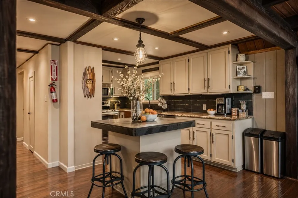 493 Pioneer Lake Arrowhead, CA 92352
