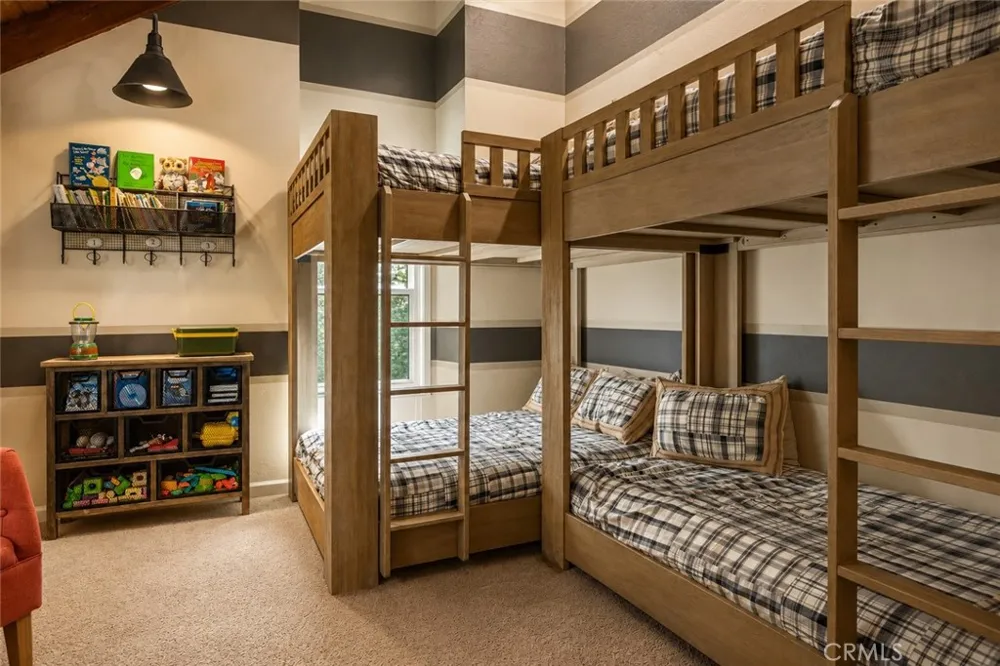 493 Pioneer Lake Arrowhead, CA 92352