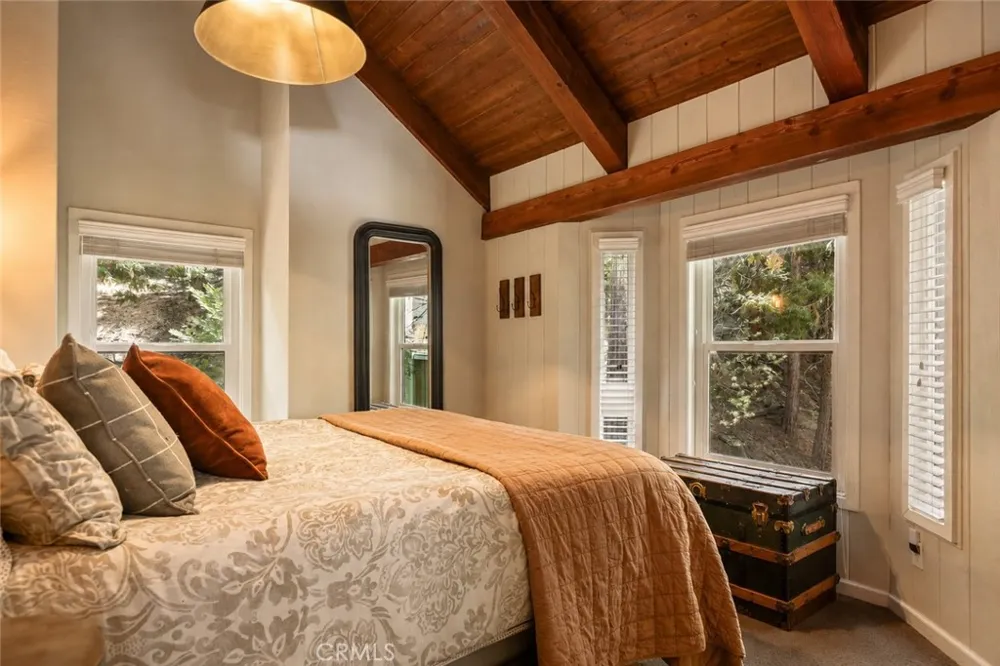 493 Pioneer Lake Arrowhead, CA 92352
