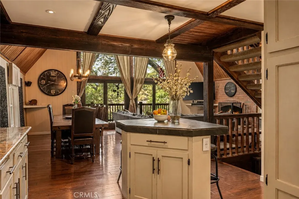 493 Pioneer Lake Arrowhead, CA 92352