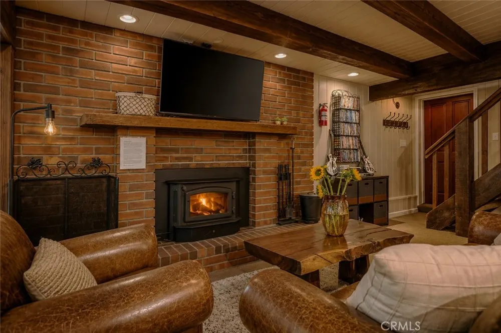 493 Pioneer Lake Arrowhead, CA 92352